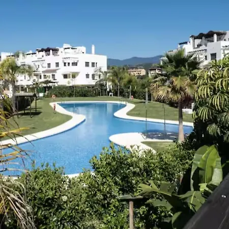 Luxury With Spacious Private Garden & Seaview Apartment *