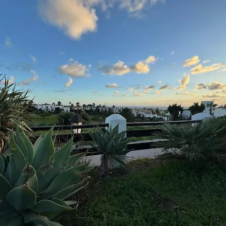 Luxury With Spacious Private Garden & Seaview *