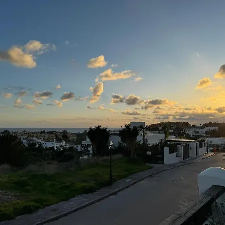 Luxury With Spacious Private Garden & Seaview Estepona