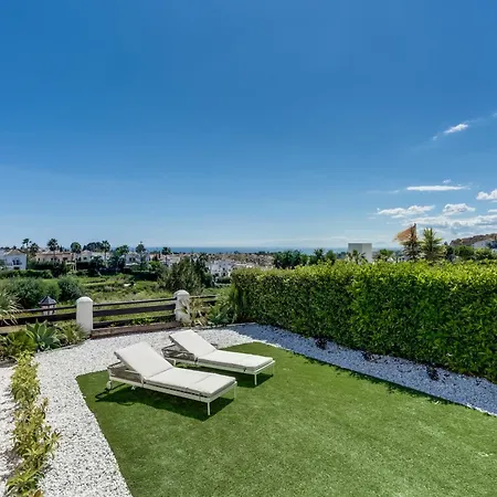 Luxury With Spacious Private Garden & Seaview