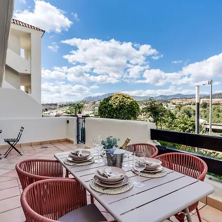 Apartment Luxury With Spacious Private Garden & Seaview Estepona