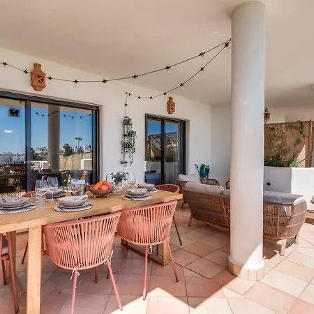 Luxury With Spacious Private Garden & Seaview Apartment *
