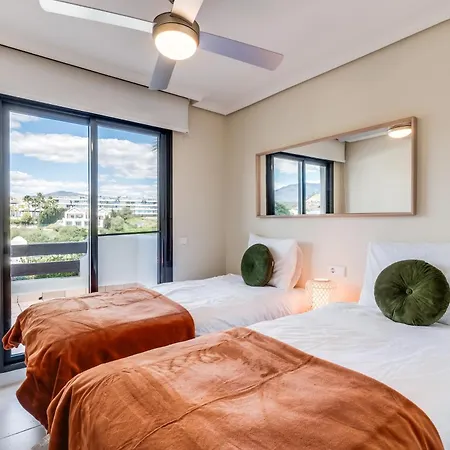Luxury With Spacious Private Garden & Seaview
